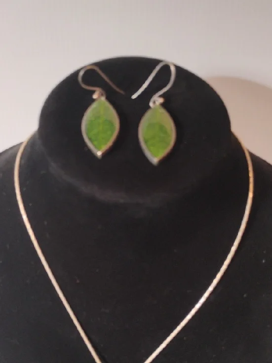 925 Sterling Silver Leaf Pendant On Chain W/Matching 925 Sterling Earrings - Picture 8 of 9